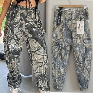 NEW VIP Jeans Beige & Gray Camo Cargo Joggers. Size 9/10 Style2-44321AM49